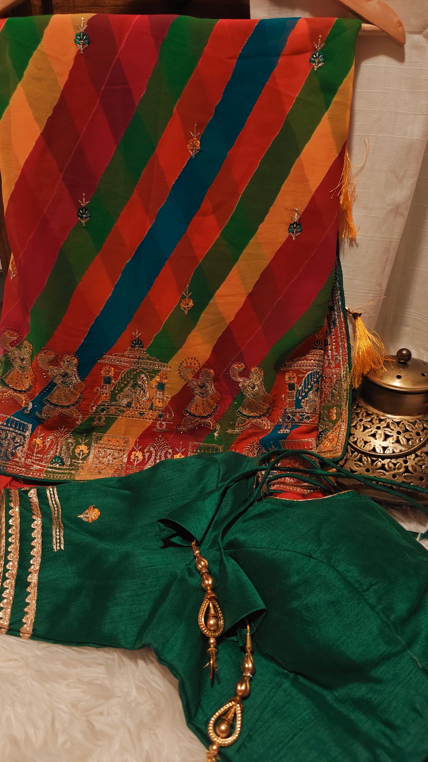 Laheriya Design Bandhani Saree with Stitched Blouse