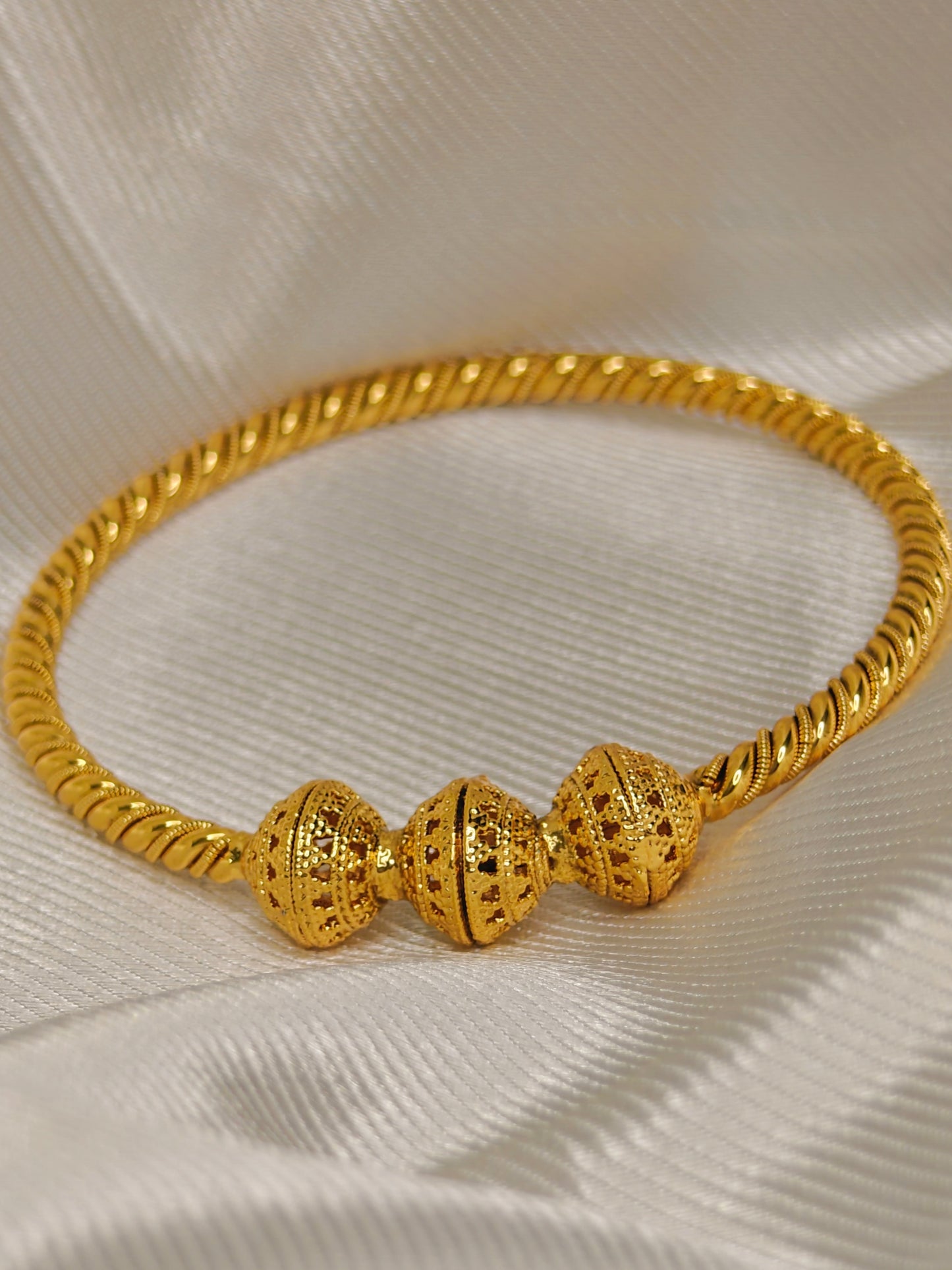 Pea Style 18k Gold Plated Brass Bangle