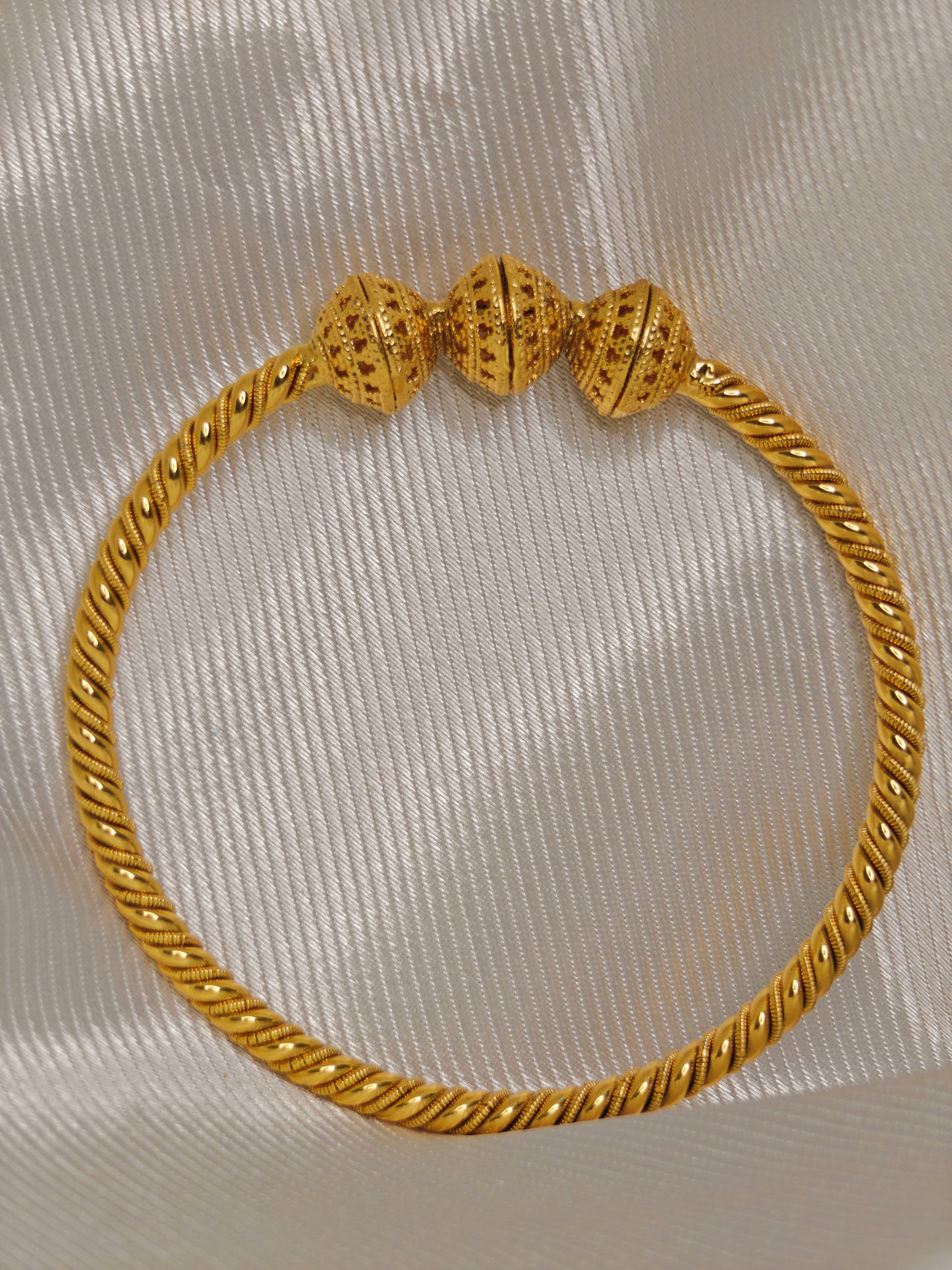 Pea Style 18k Gold Plated Brass Bangle