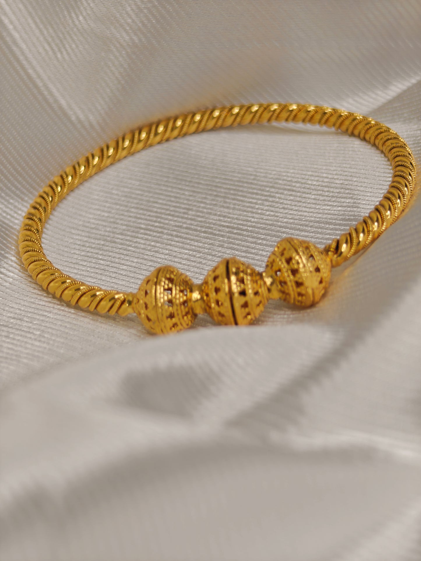 Pea Style 18k Gold Plated Brass Bangle