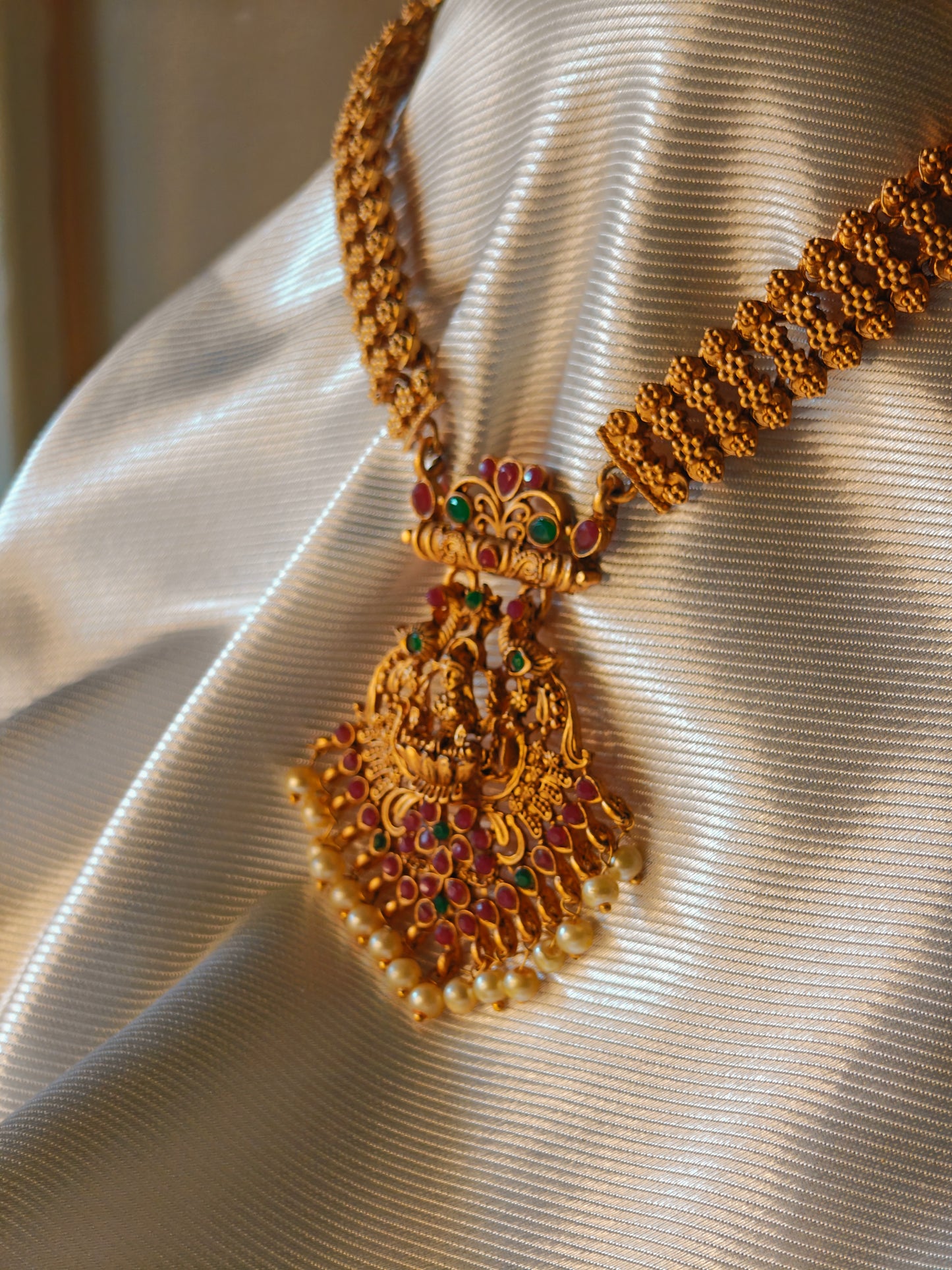 Temple Short Necklace set