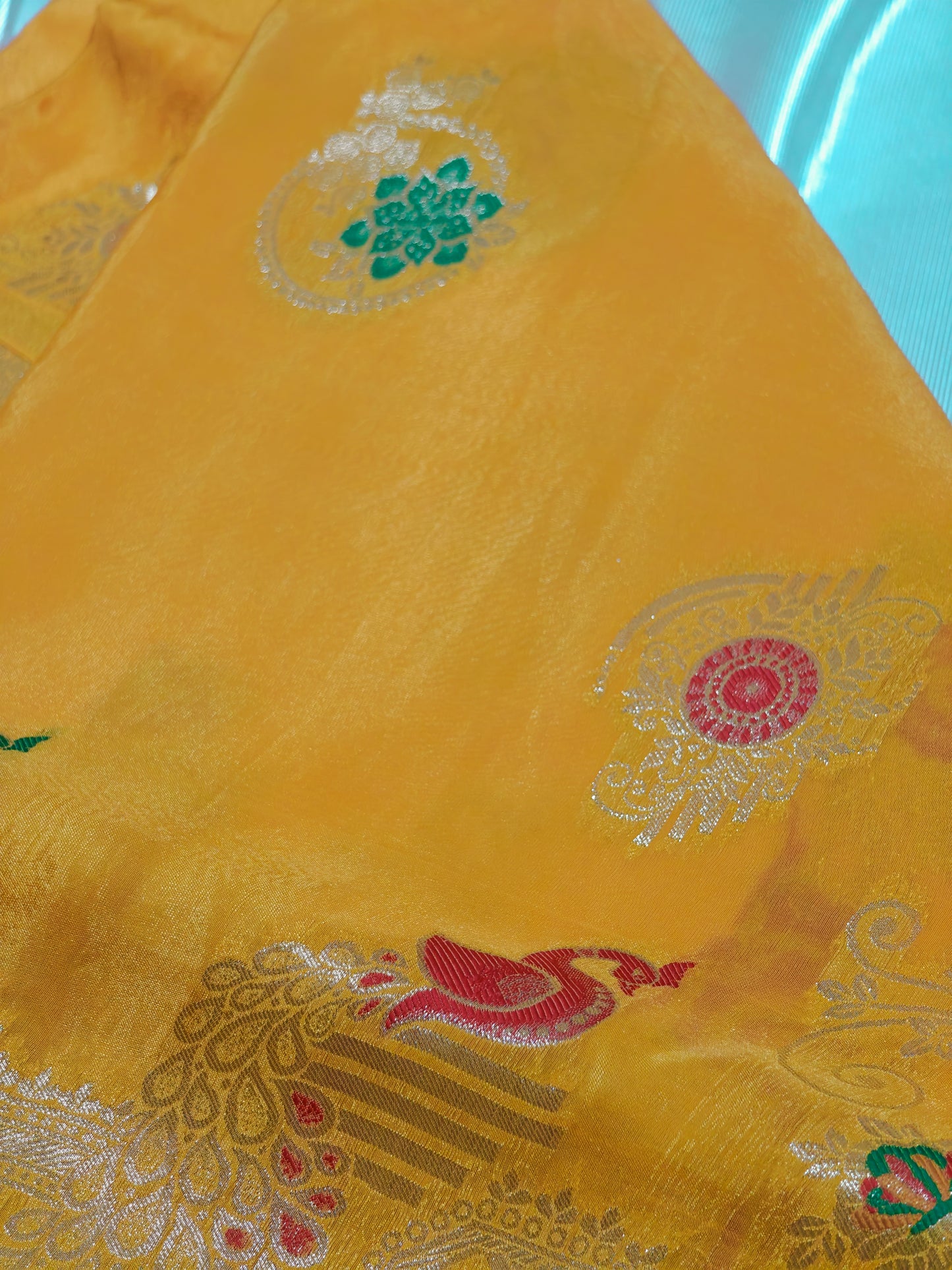 Laddu Pila Color Party Wear Pure Viscose Saree