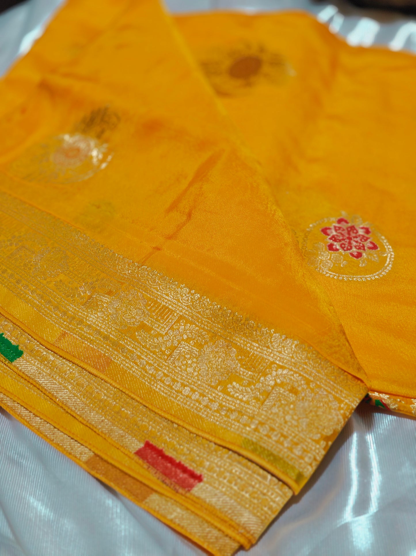 Laddu Pila Color Party Wear Pure Viscose Saree