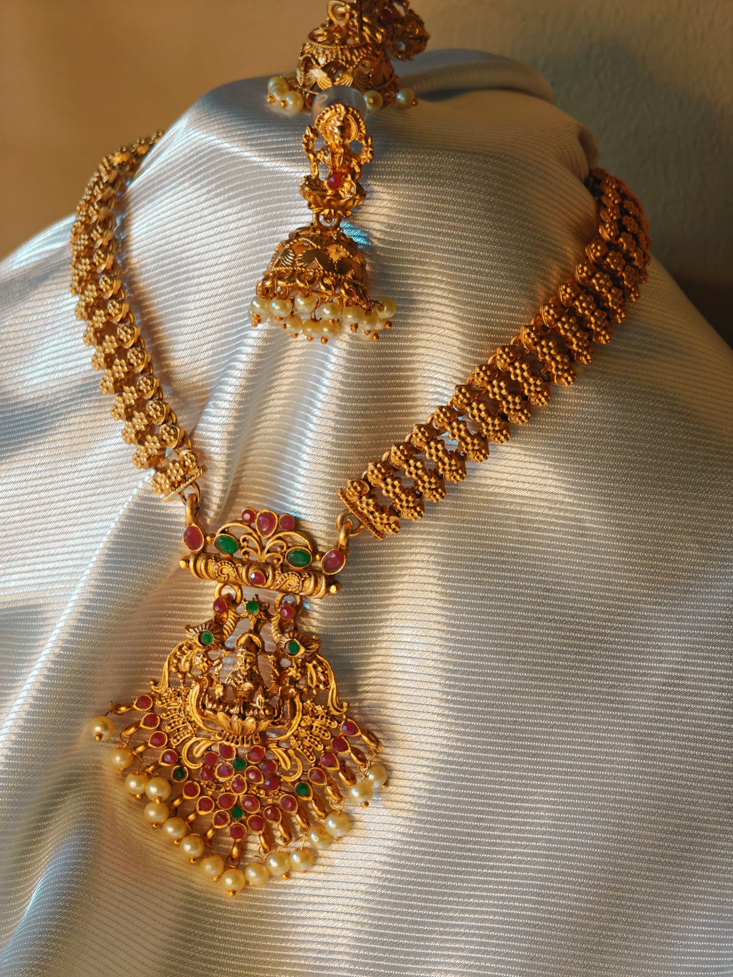 Temple Short Necklace set