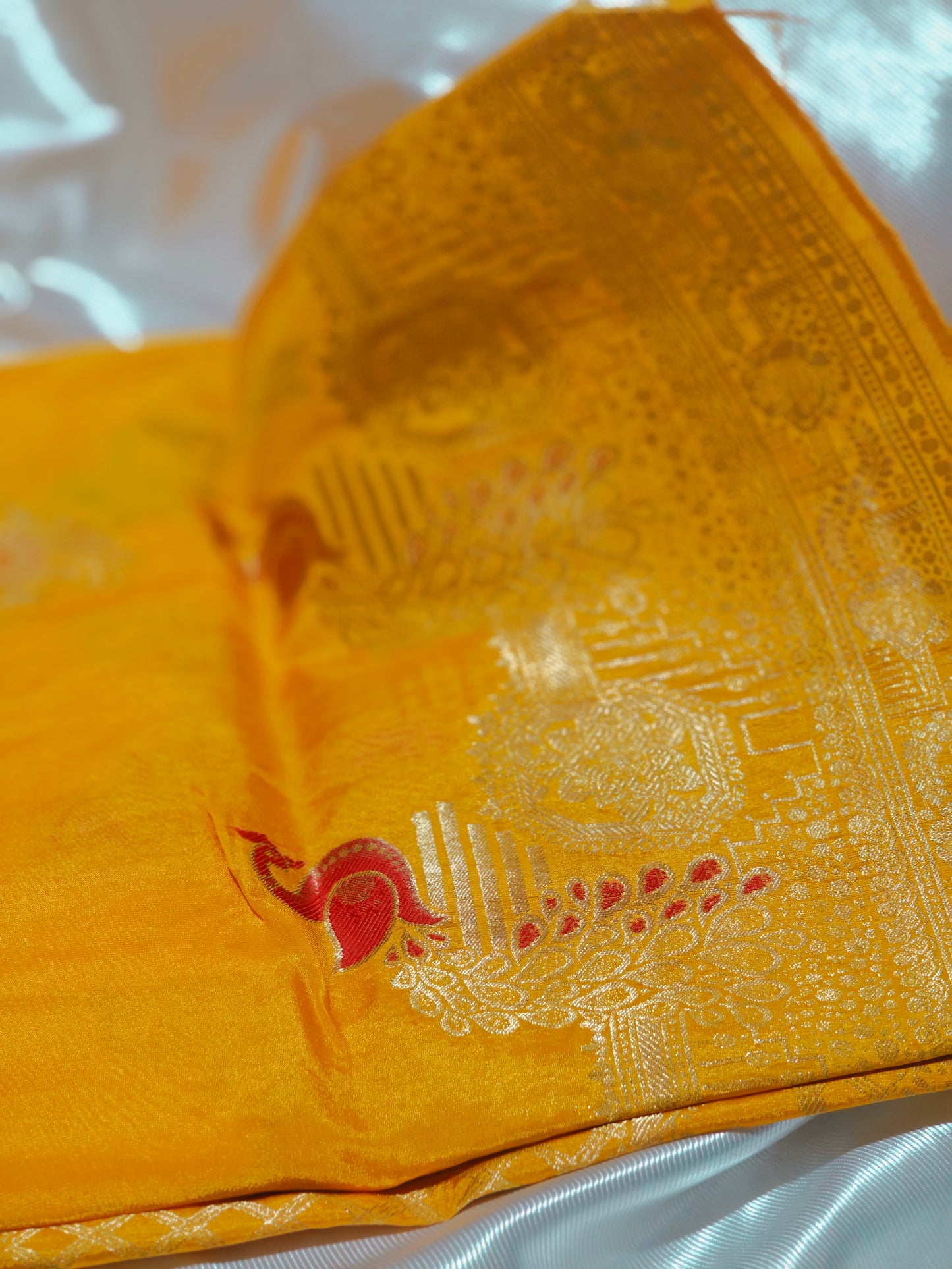 Laddu Pila Color Party Wear Pure Viscose Saree
