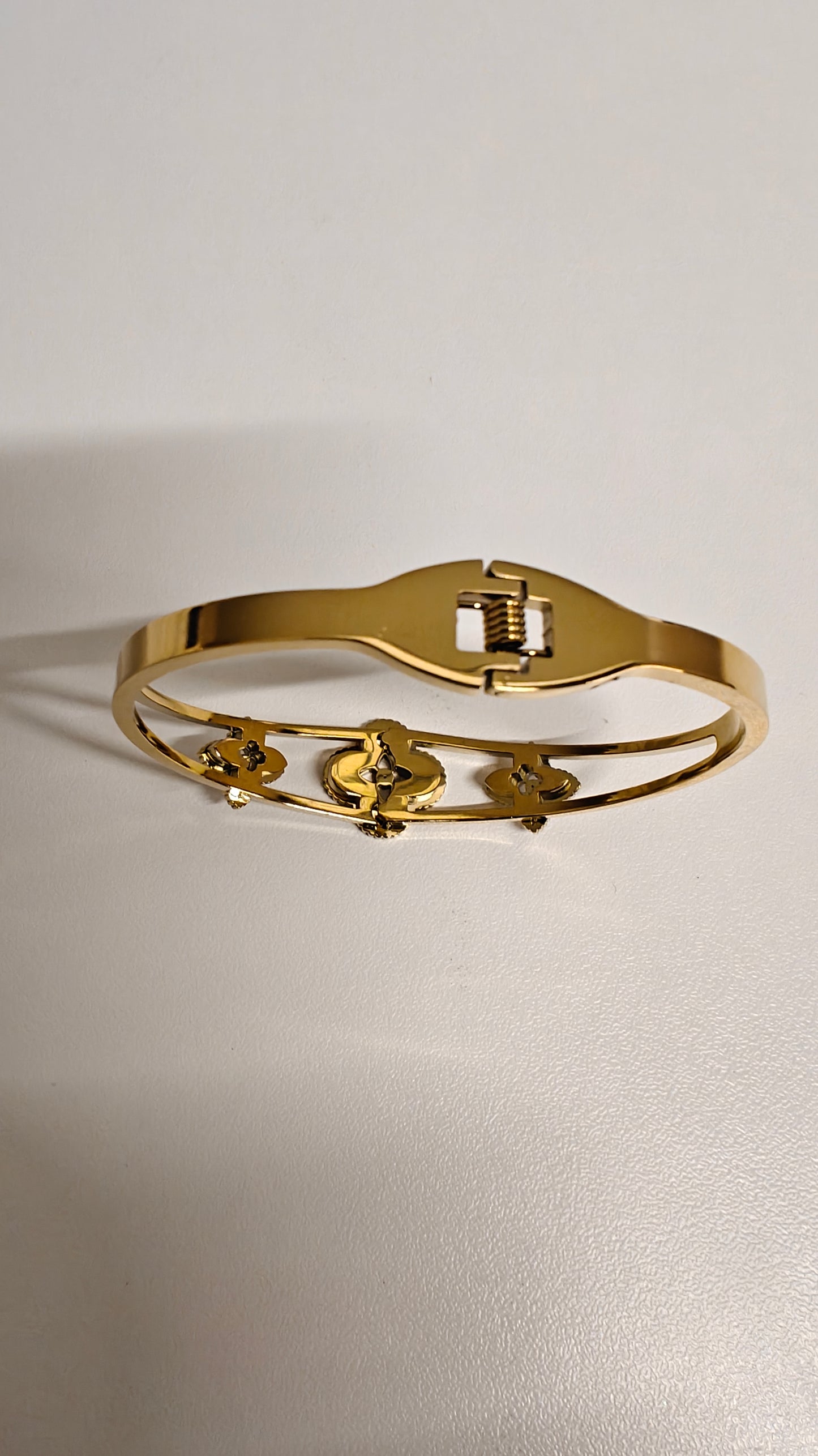 Clove Flower Bangle With 18k Gold Plated Stainless Steel