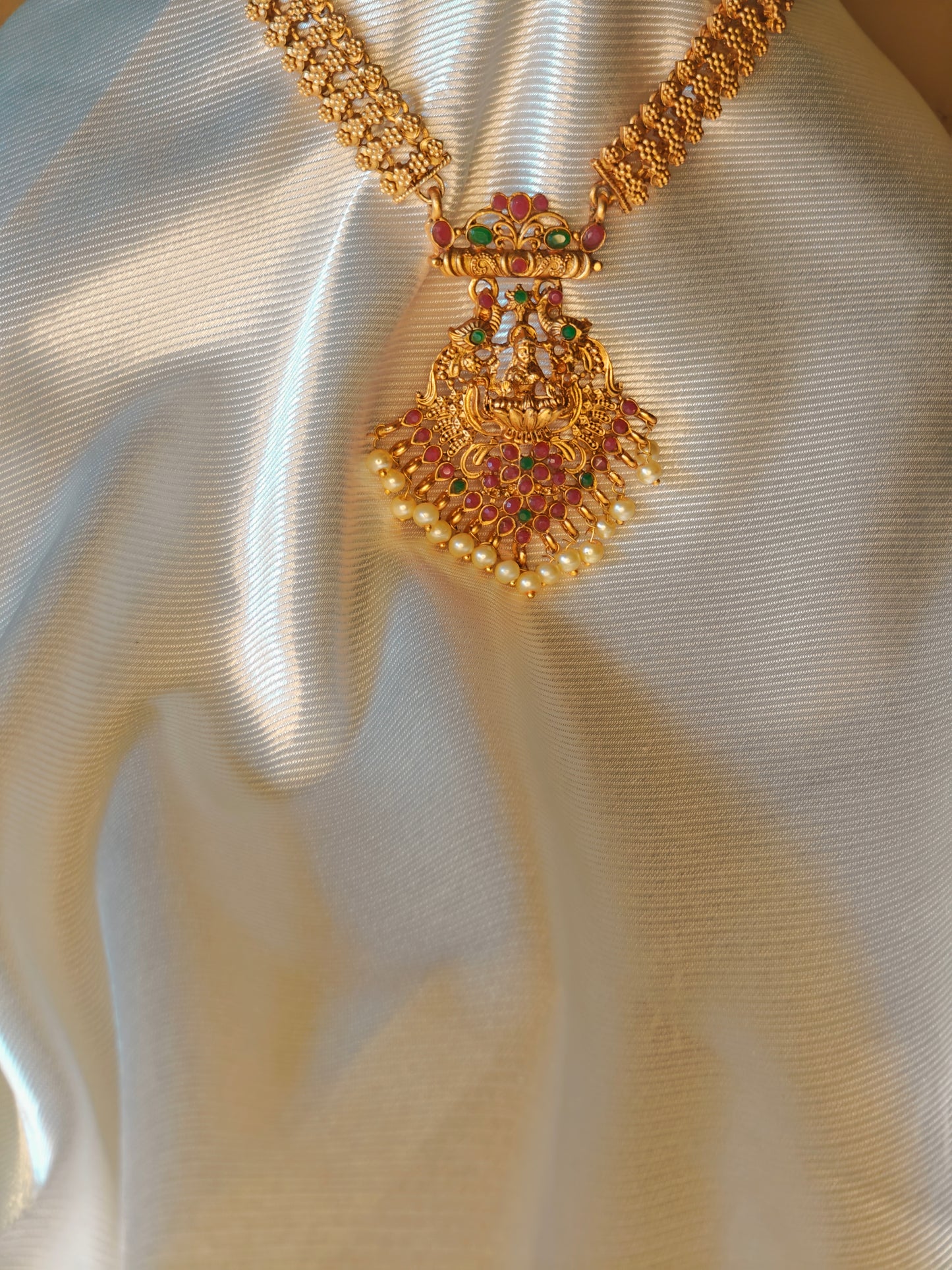 Temple Short Necklace set