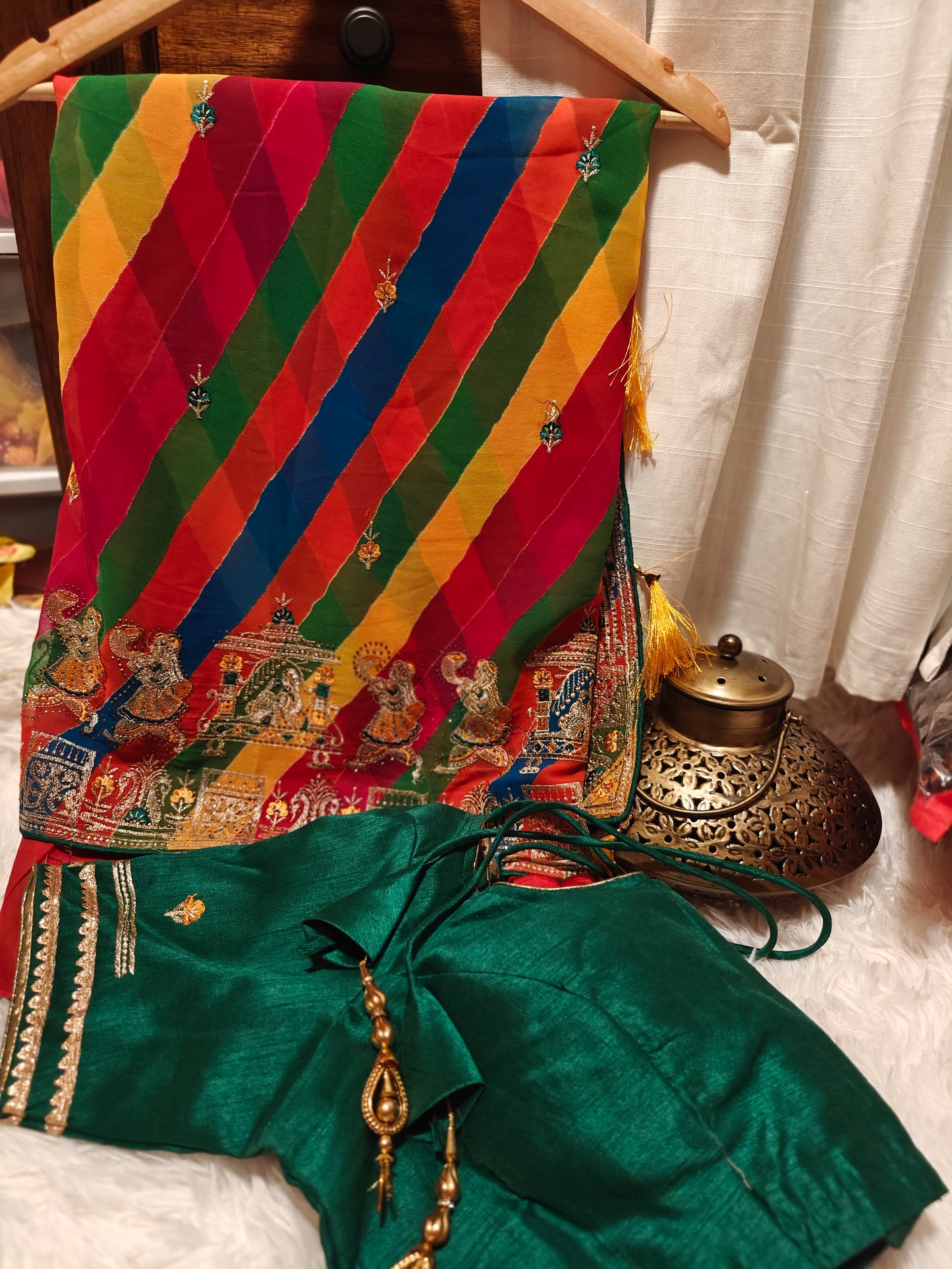 Laheriya Design Bandhani Saree with Stitched Blouse