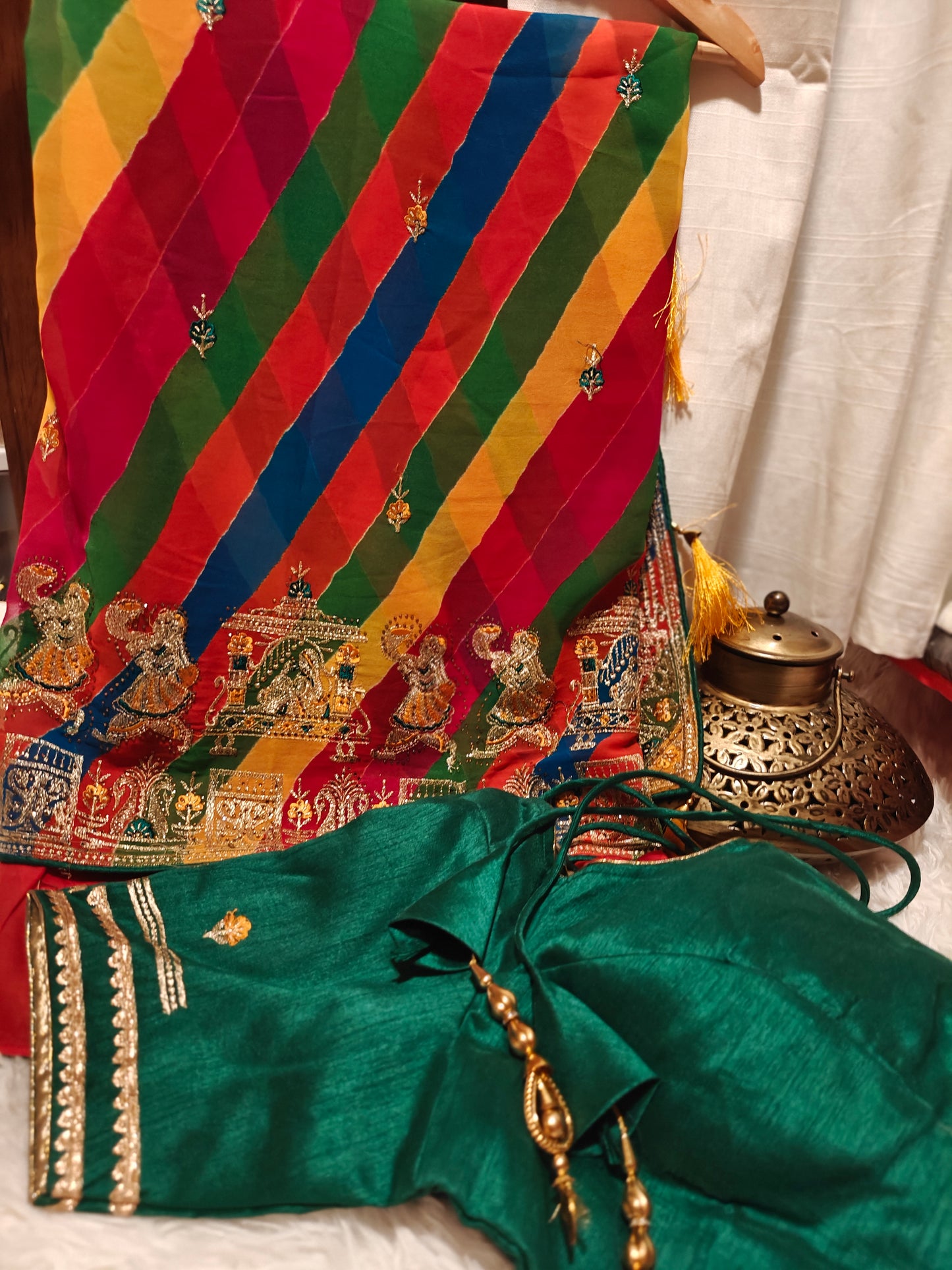 Laheriya Design Bandhani Saree with Stitched Blouse