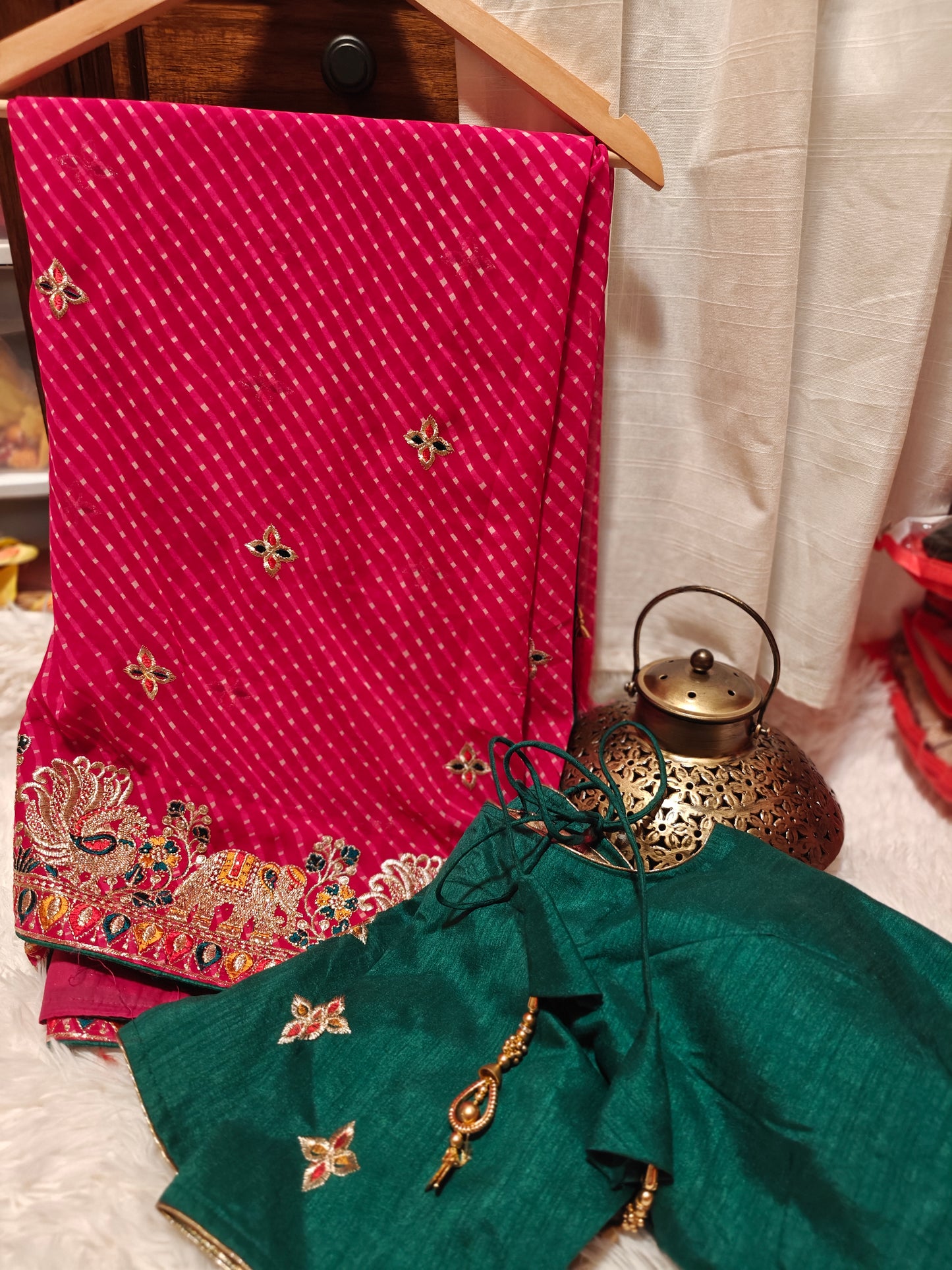 Laheriya Design Bandhani Saree with Stitched Blouse