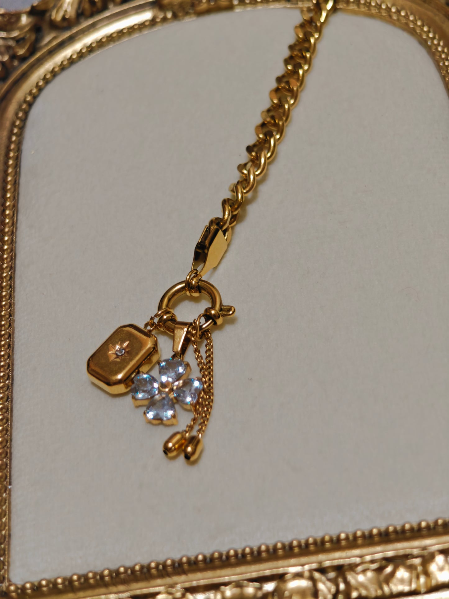 Iconic Floral Bracelet With 18k Gold Plated Stainless Steel