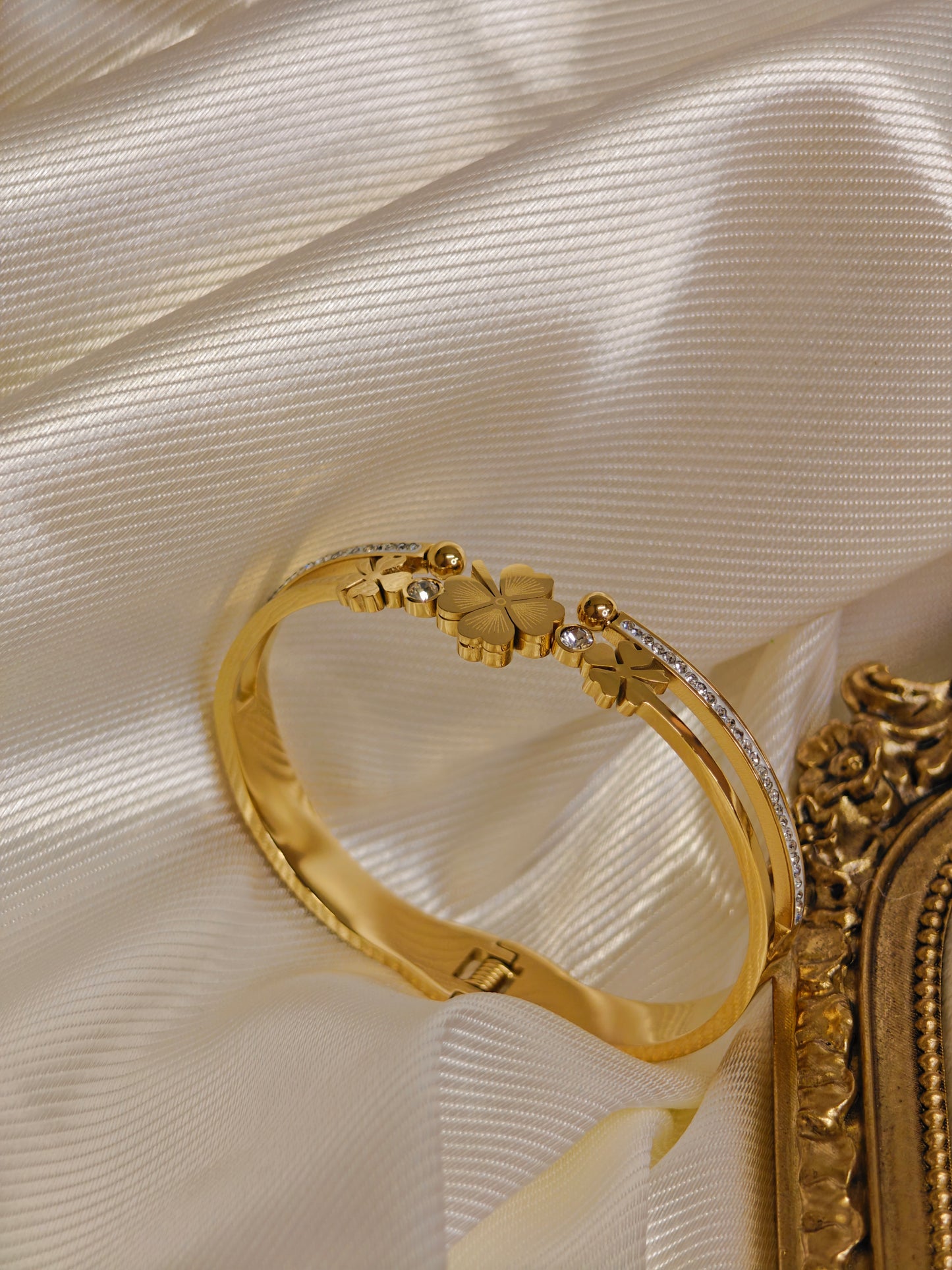 Flower Bangle With 18k Gold Plated Stainless Steel