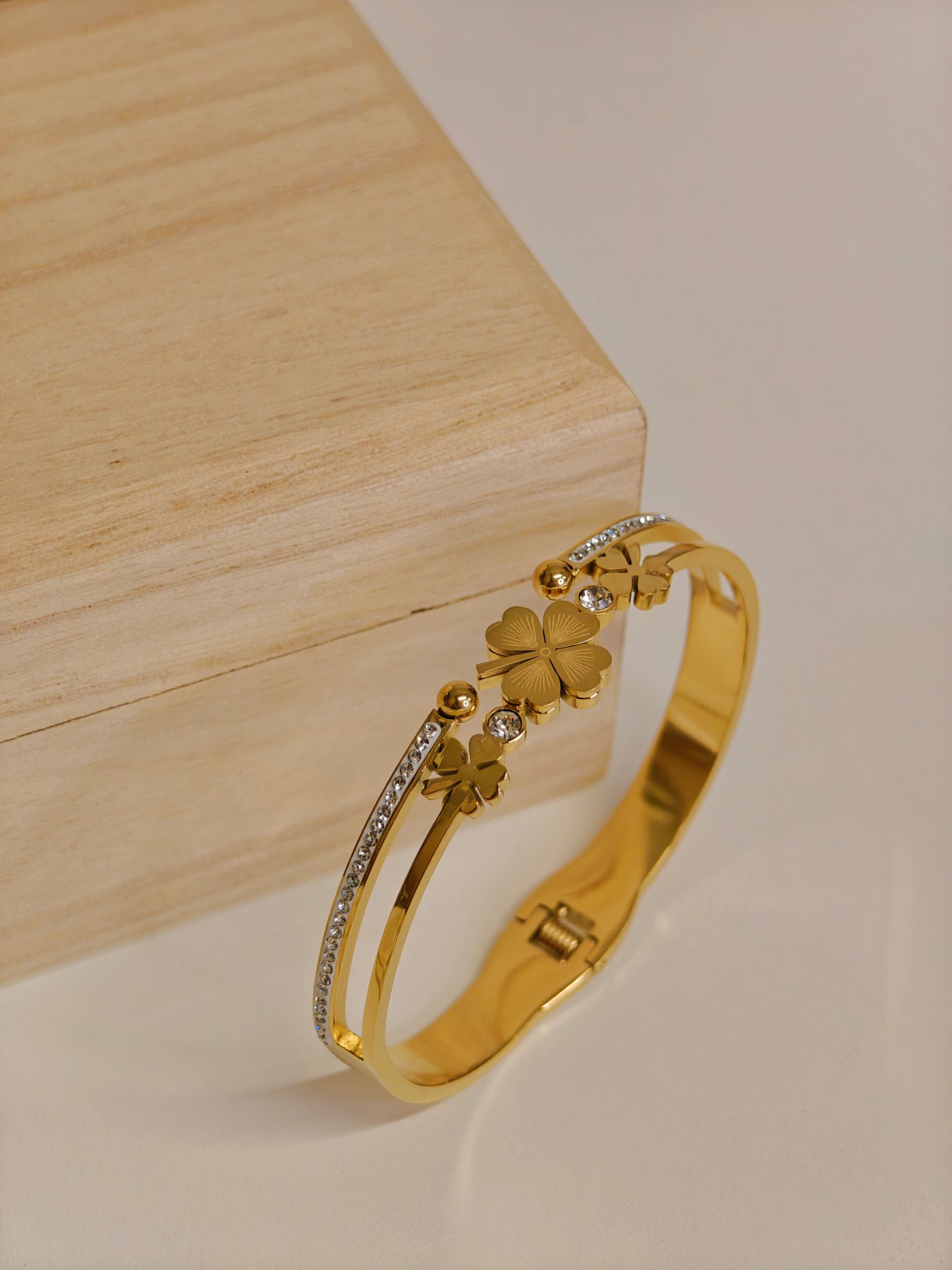 Flower Bangle With 18k Gold Plated Stainless Steel